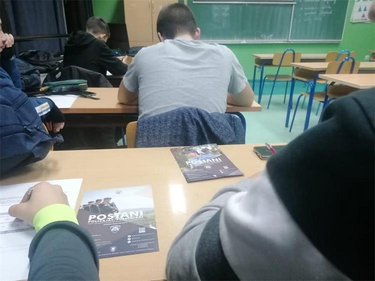 Slika /2023/POSTANI POLICAJAC/škola2.jpg